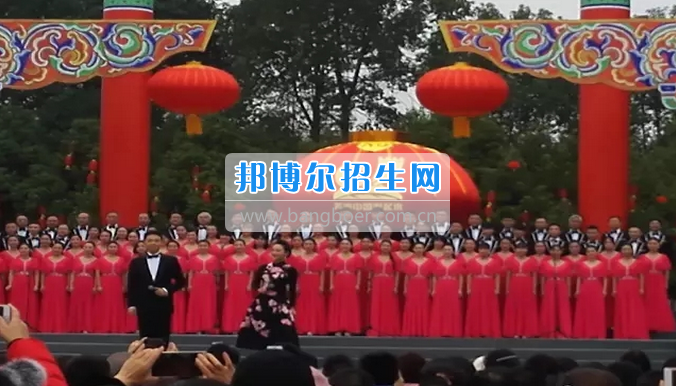 資陽師范學校200余名師生走進資陽春節(jié)特別節(jié)目演出