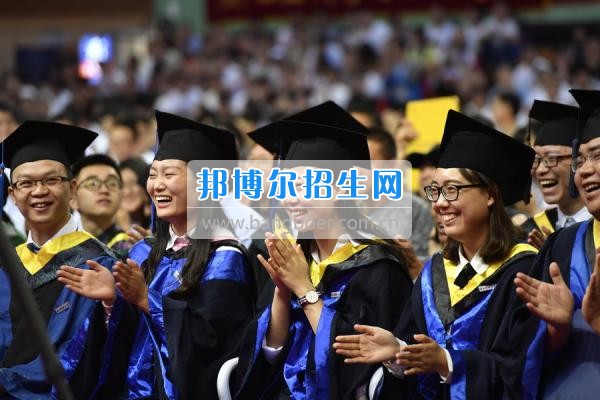 電子科技大學隆重舉行2017年學生畢業(yè)典禮暨學位授予儀式