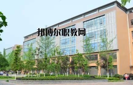 成都市恒輝技工學(xué)校2020年報名條件、招生要求、招生對象