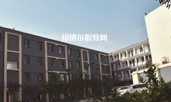 云南冶金高級技工學校2021年學費。收費多少