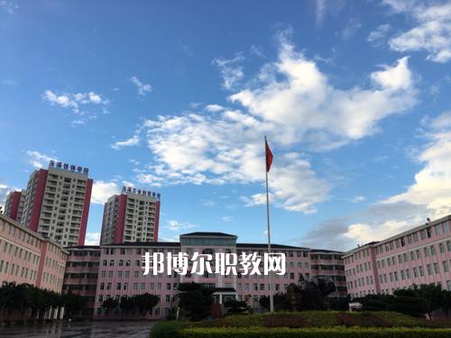 玉溪工業(yè)財貿(mào)學(xué)校2021年學(xué)費(fèi)。收費(fèi)多少