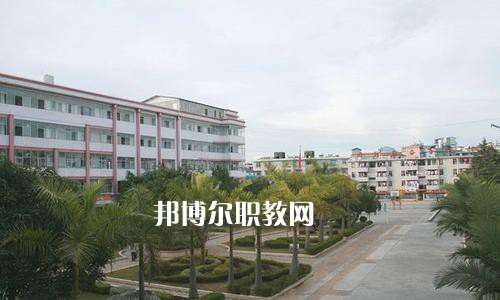 云南省普洱衛(wèi)生學(xué)校2021年學(xué)費、收費多少