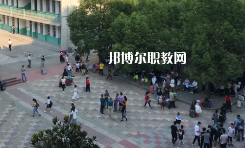 老河口職業(yè)技術(shù)學(xué)校2022年報名條件、招生要求、招生對象