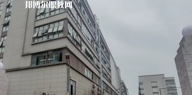 重慶市渝北區(qū)竟成中學校地址在哪里，哪個地區(qū)，哪個城市?