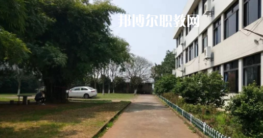 蘭溪市第六中學(xué)地址在哪里，哪個(gè)地區(qū)，哪個(gè)城市?